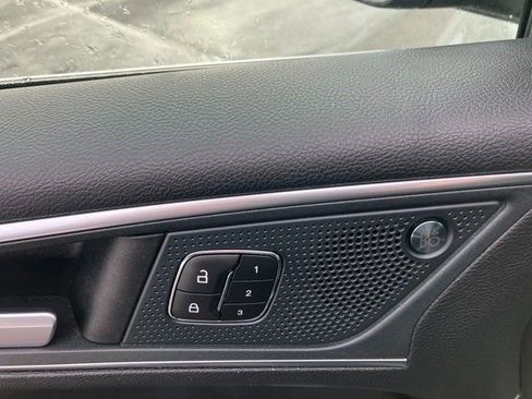 Used 2024 Ford Edge Titanium image 11