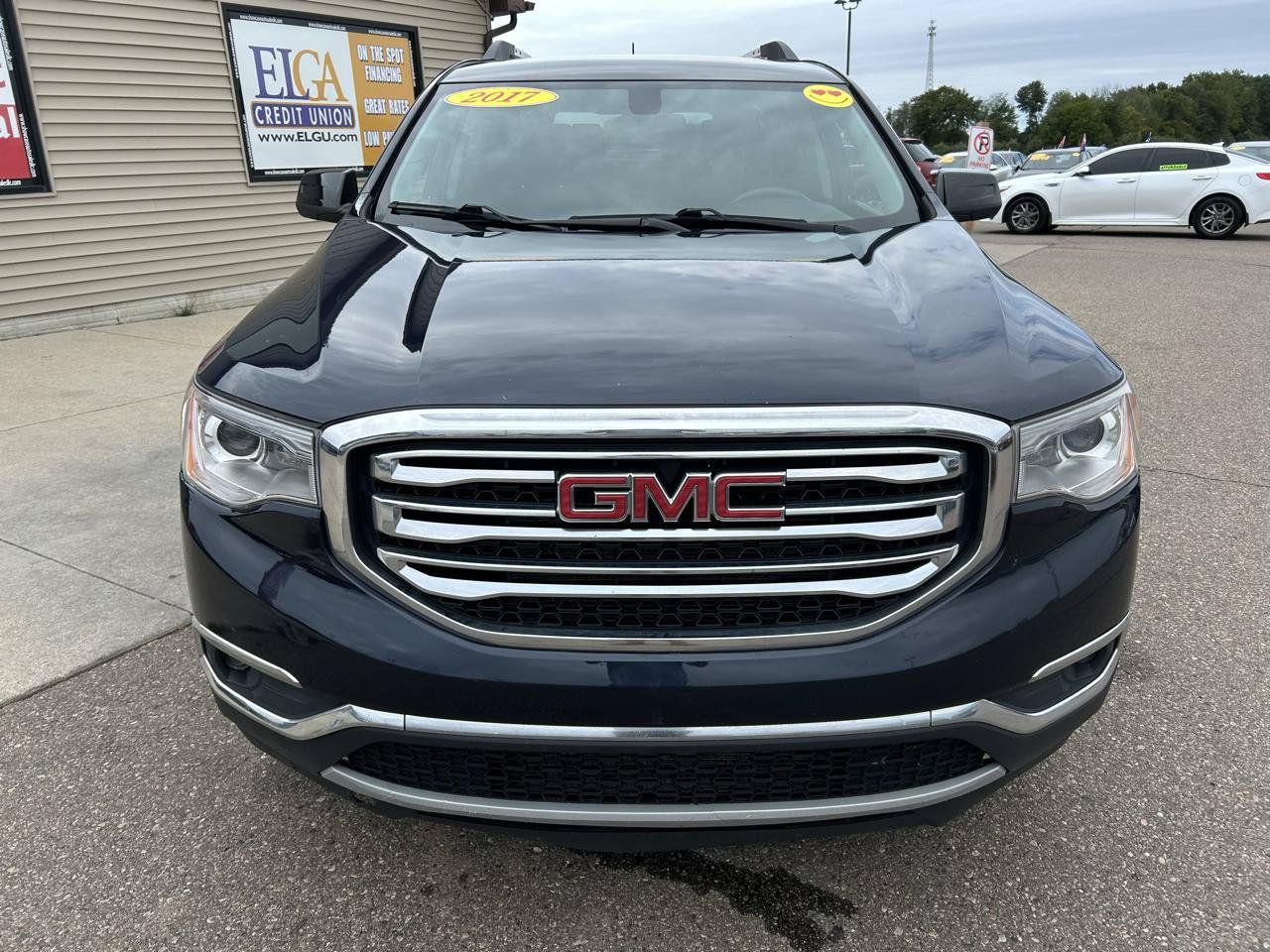 Used 2017 GMC Acadia SLE FWD image 2