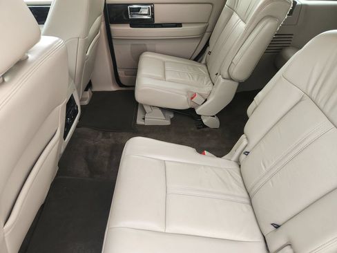 Used 2017 Lincoln Navigator Select RWD image 26