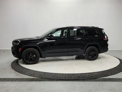 Used 2024 Jeep Grand Cherokee L Laredo image 4