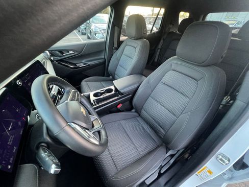 Used 2025 Chevrolet Equinox LT image 36