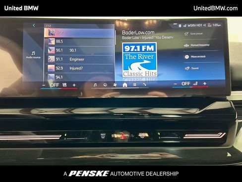 Used 2025 BMW 530i xDrive w/ Premium Package image 16