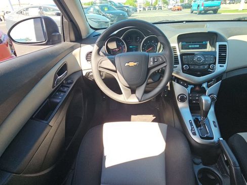Used 2014 Chevrolet Cruze LS FWD image 10