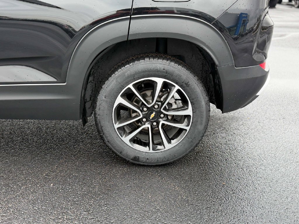 Used 2025 Chevrolet TrailBlazer LT AWD/4WD image 14