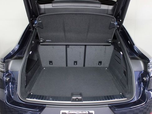 Used 2025 Porsche Cayenne Coupe image 13