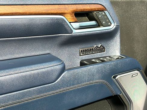 Used 2023 Chevrolet Silverado 1500 High Country w/ Technology Package image 16