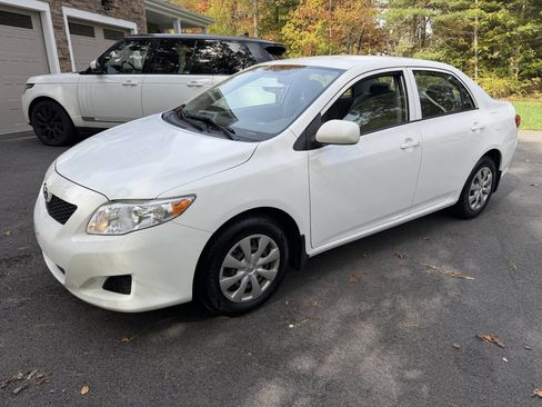 Used 2010 Toyota Corolla LE image 3