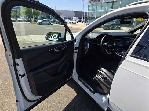 Used 2025 Audi Q7 3.0T Prestige w/ Prestige Package AWD/4WD image 21