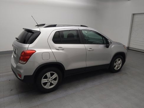Used 2021 Chevrolet Trax LT w/ LT Convenience Package image 10