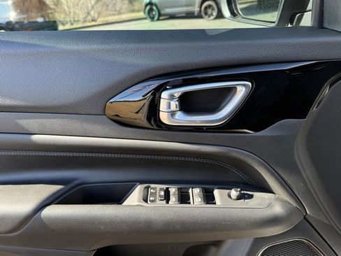 New 2026 Jeep Compass Latitude image 14