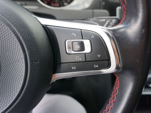 Used 2017 Volkswagen GTI SE FWD image 33