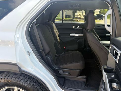 Used 2021 Ford Explorer XLT AWD/4WD image 24