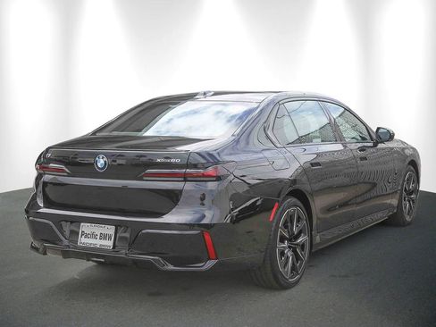 Used 2025 BMW i7 xDrive60 w/ Premium Package AWD/4WD image 6