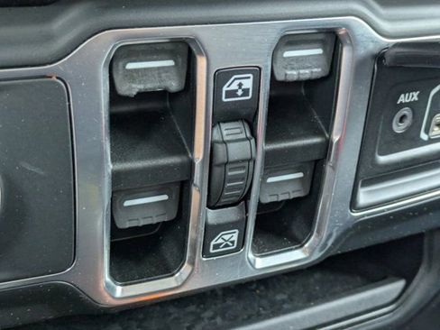 Used 2021 Jeep Gladiator Sport AWD/4WD image 19