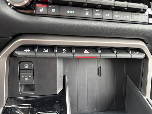 New 2026 Toyota Tundra Limited AWD/4WD image 25
