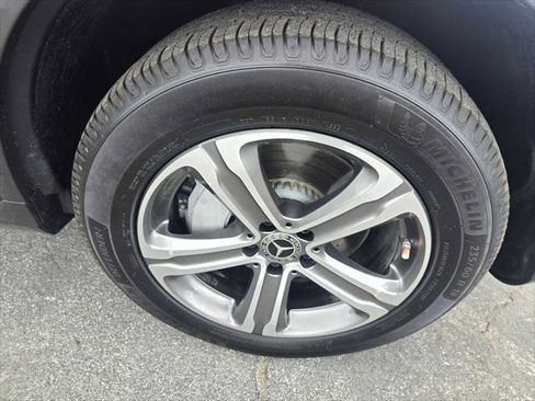 Used 2018 Mercedes-Benz GLC 300 4MATIC image 9