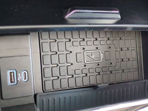 Used 2024 Ford Expedition XLT image 33