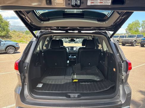 Used 2018 Toyota Highlander XLE AWD/4WD image 23