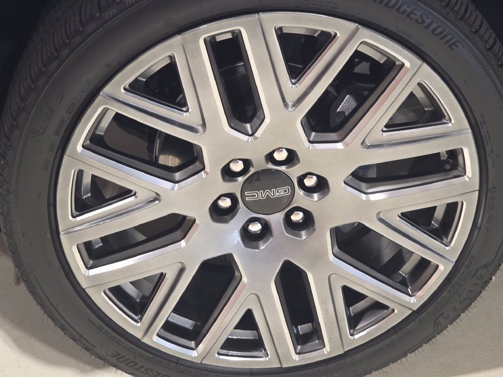 Used 2026 GMC Yukon Denali Ultimate AWD/4WD image 8