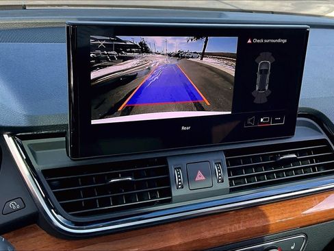 Used 2021 Audi Q5 Premium image 27