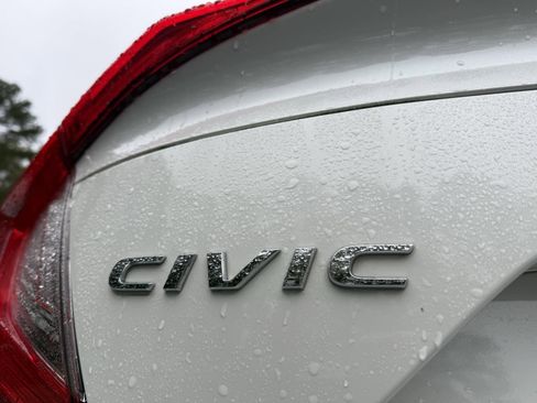 Used 2019 Honda Civic EX image 11