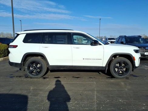 New 2026 Jeep Grand Cherokee L Limited w/ Limited Altitude Package image 19