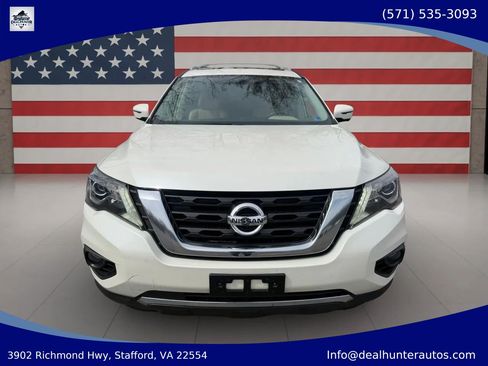 Used 2020 Nissan Pathfinder Platinum FWD image 2