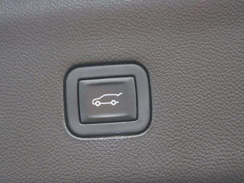 Used 2023 Buick Enclave Essence FWD image 16