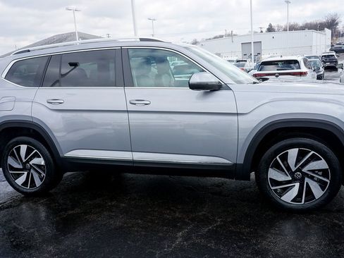 New 2026 Volkswagen Atlas SEL image 3