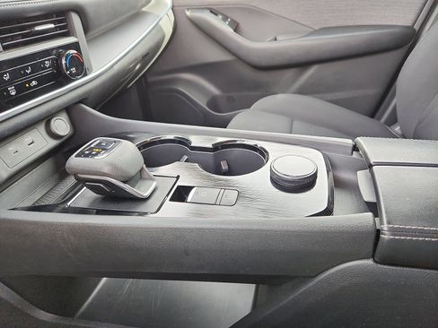 Used 2023 Nissan Rogue S image 20