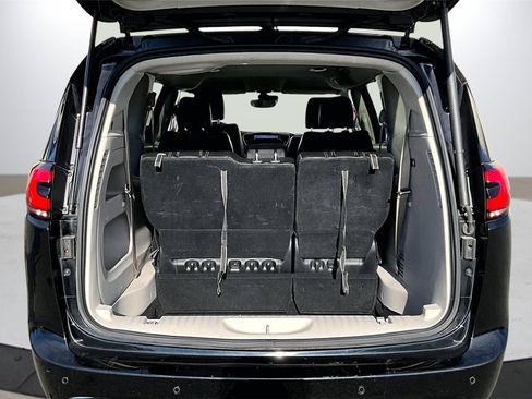 Certified 2024 Chrysler Pacifica Touring-L image 25