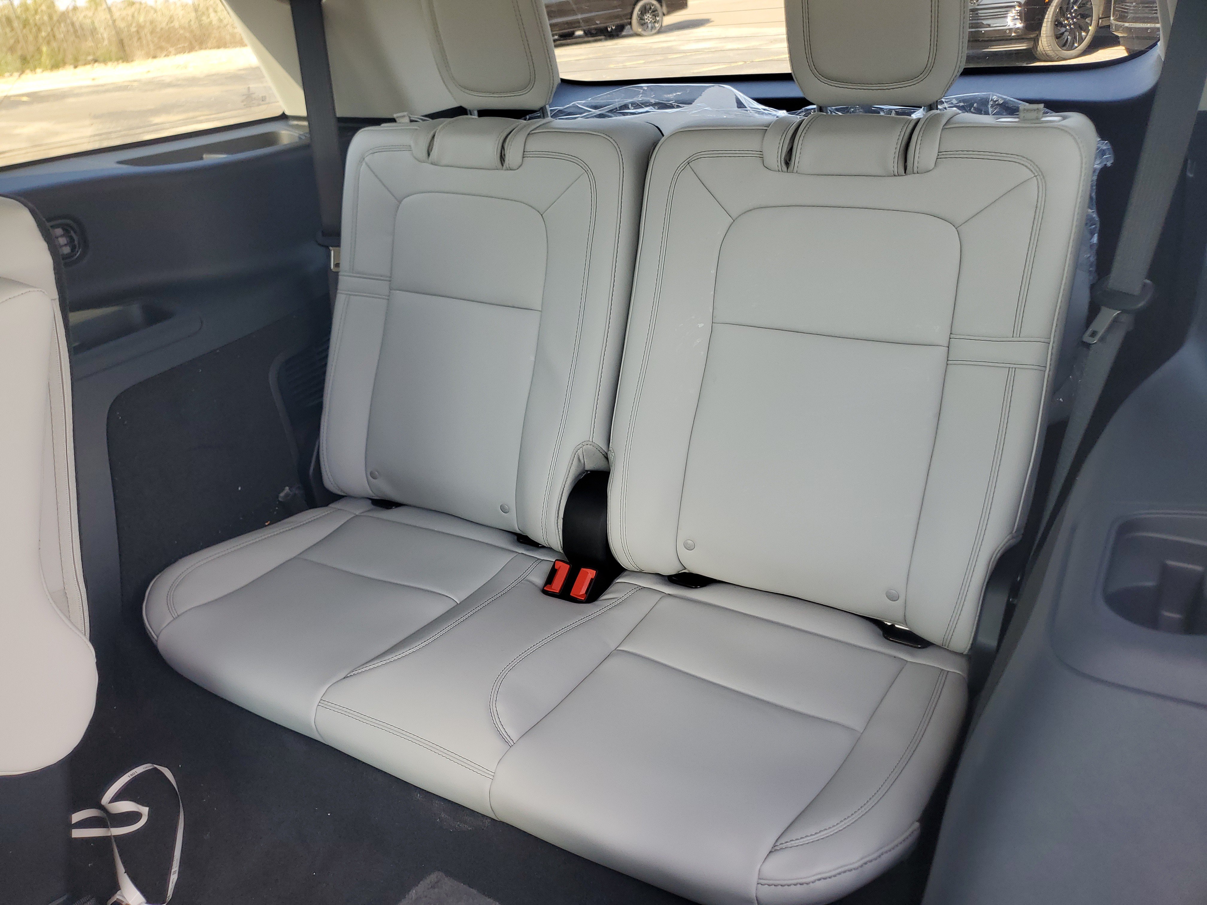 New 2027 Lincoln Aviator Reserve w/ Jet Appearance Package AWD/4WD image 27