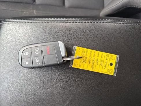 Used 2018 Jeep Grand Cherokee Laredo image 7