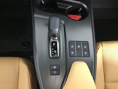 Used 2025 Lexus UX 300h AWD image 12