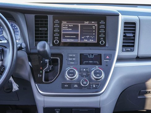 Used 2020 Toyota Sienna L image 14