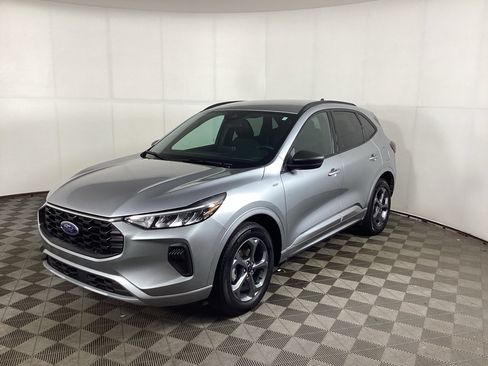 Certified 2023 Ford Escape ST-Line AWD/4WD image 5