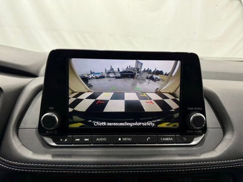 Used 2025 Nissan Rogue SV image 33