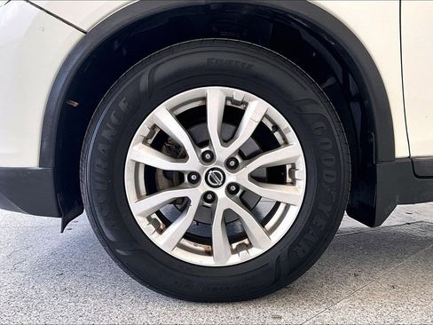 Used 2017 Nissan Rogue SV w/ SV Premium Package image 12