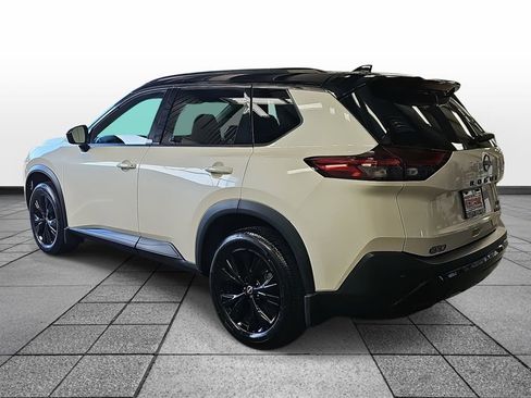 Used 2023 Nissan Rogue SV w/ SV Premium B Package image 6