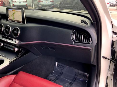 Used 2019 Kia Stinger GT2 image 18