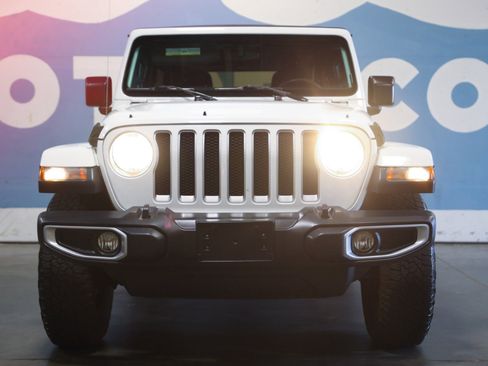 Used 2018 Jeep Wrangler Unlimited Sahara image 25