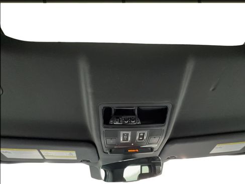 Used 2024 Land Rover Defender 110 X-Dynamic SE AWD/4WD image 45