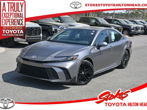 Certified 2025 Toyota Camry SE image 1