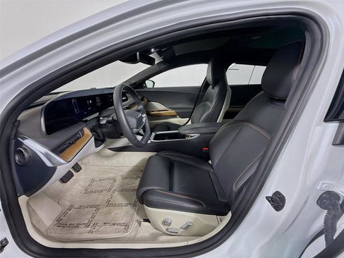 Used 2024 Lucid Air Touring AWD/4WD image 2