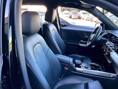 Used 2020 Mercedes-Benz GLB 250 GLB 250 image 8