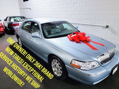 Used 2007 Lincoln Town Car Signature Limited