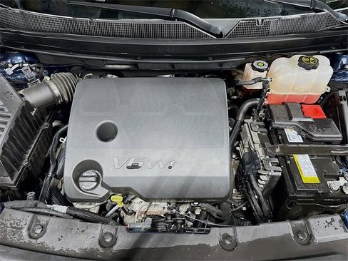 Used 2022 Chevrolet Traverse LS image 9