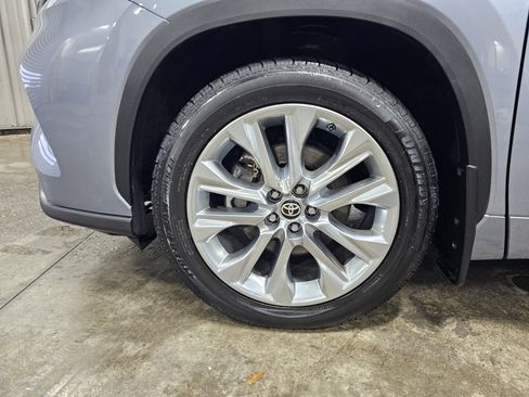Used 2022 Toyota Highlander Limited image 9