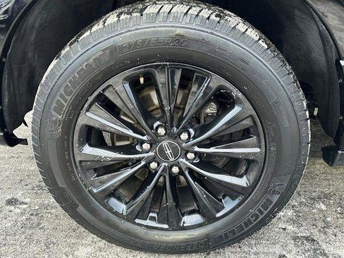 Used 2016 Lincoln Navigator Select image 16