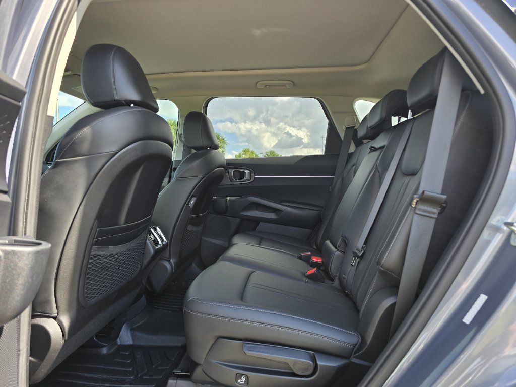 Used 2023 Kia Sorento S w/ Panoramic Sunroof Package FWD image 16